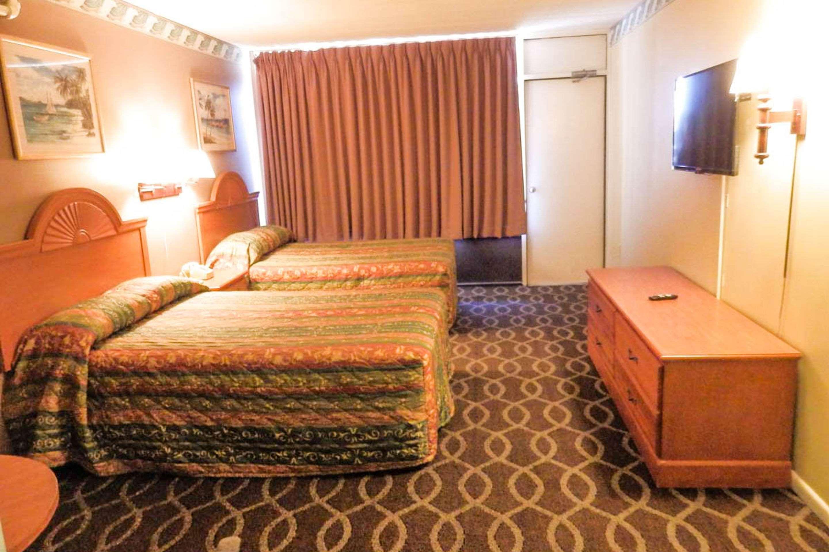 Red Roof Plus & Suites Virginia Beach - Seaside Eksteriør billede