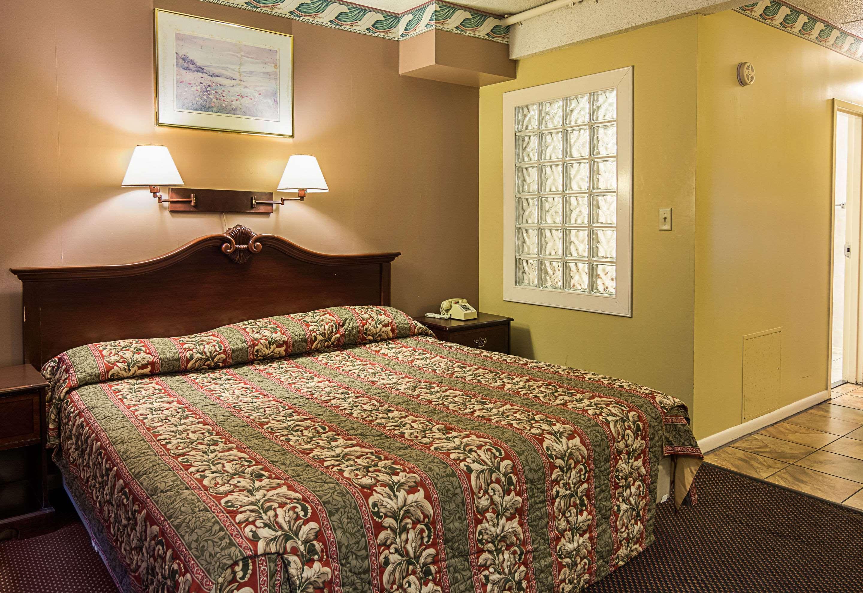 Red Roof Plus & Suites Virginia Beach - Seaside Eksteriør billede